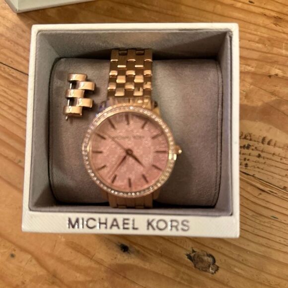 Brand New Woman’s Michael Kors Watch Rose Gold main image 6
